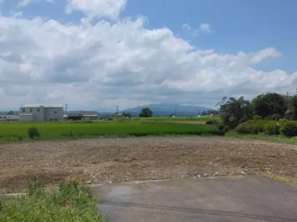建物と基礎が撤去され、更地が誕生。