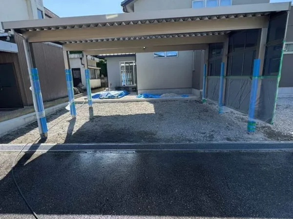 コンクリート土間が解体され、きれいになった地面。