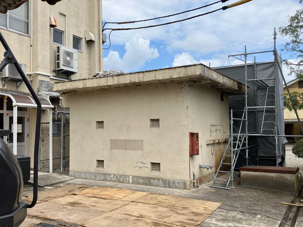 オフィスビルに繋がっていた、鉄筋コンクリート造一階建ての付属棟。