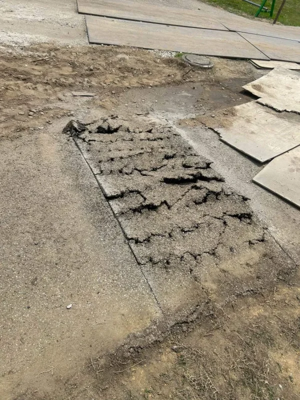 公園の斫り工事：施工中