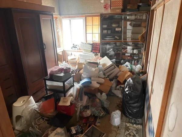 部屋に不用品を集めると山のようになっている