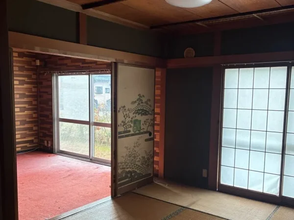 長年人が住んでいたであろう和室の部屋