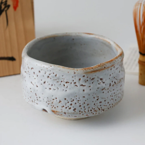 名門・秀山窯の志野茶碗。普段使いからお稽古まで万能な相棒