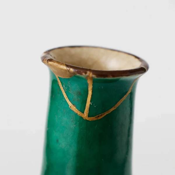 明治25年（1892年）購入の品 青手古九谷 徳利二客 花唐草文 金継共箱 酒器 明治の粋を今に注ぐ、金継ぎが魅せる青手古九谷の徳利 | リサイクル