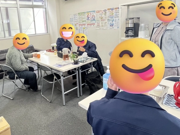 新庄事業所の昼食時の風景　