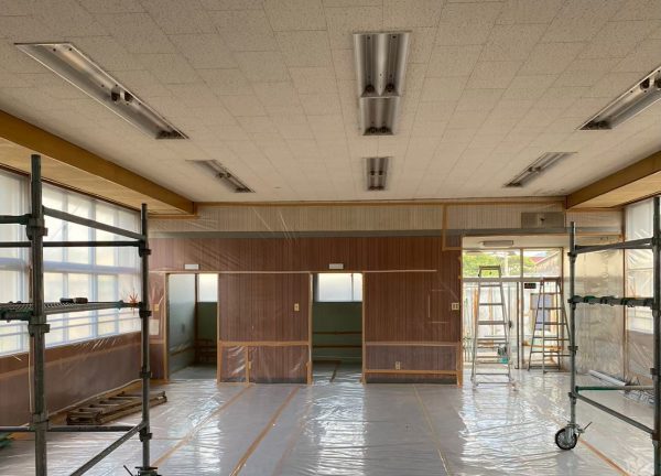 富山市のアスベスト解体工事屋 株式会社エイキ　隔離養生作業